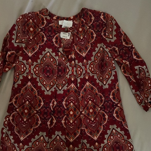 New with tags, never worn in great condition - Picture 2 of 3